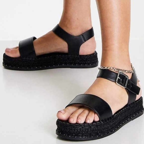 Asos Truffle Collection Wide fit platform espadrilles in black - Picture 2 of 4